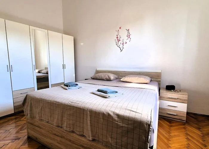 Factory * Ντουμπρόβνικ